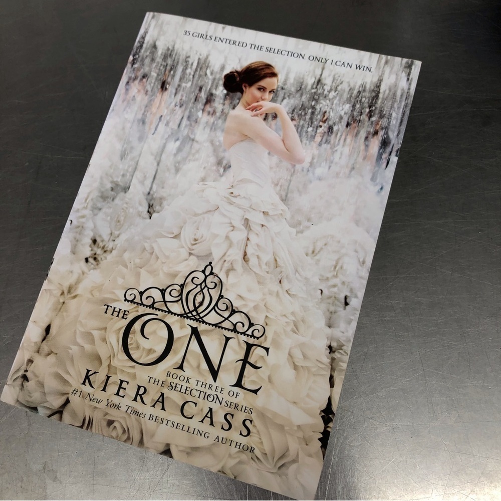 The Selection Series: The One by: Kiera Cass, paperback book
